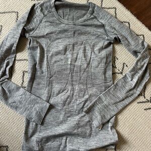 Lululemon Swiftly Tech Long sleeve in Gray